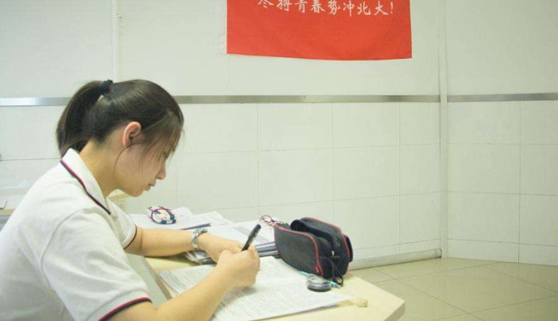 10月13日，著名的中国油画肖像传记《司敏摄影展》在沈阳宋雨桂美术馆揭幕