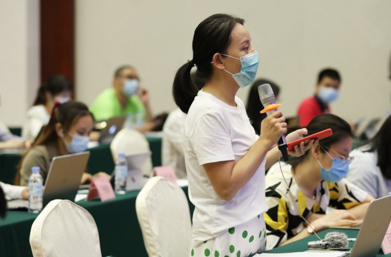 沈阳升起CBA冠军旗。廖篮球队赢得了新赛季的首场比赛
