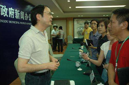 从8月起，银行卡将从不同的地方提取，不收取手续费